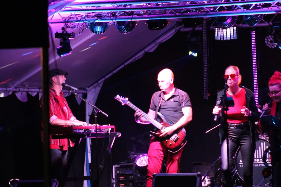 Full band performance
