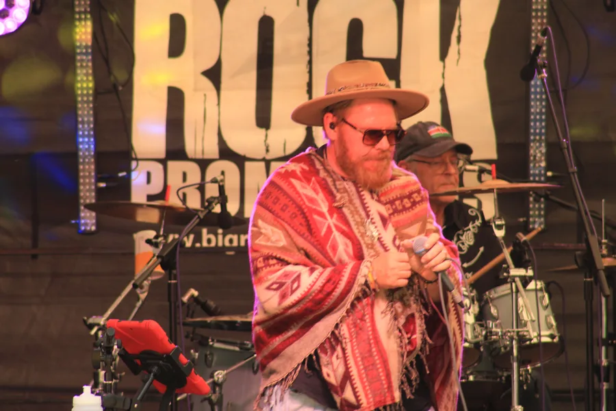Singer in hat at centre stage